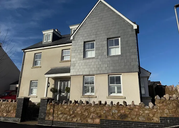 Tobystar House